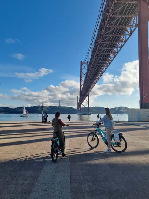 Lisbon: Explore Lisbon’s Green Lung & Belém by E-Bike - Eco Bike Lisboa to the Tejo River: easy cruising with big view potential