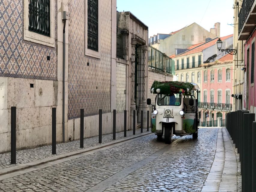 Lisbon: Famous 28 Tram Line Guided Private Tour by Tuk-Tuk - Starting in the right place: Av. da Liberdade meets old Lisbon