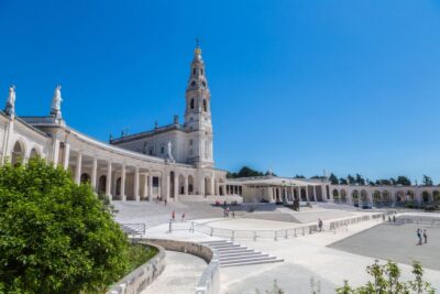 Lisbon: Fatima, Batalha, Nazare and Obidos Tour Hotel Pickup - Fatima Sanctuary: Faith, Pilgrimage Space, and Where to Focus
