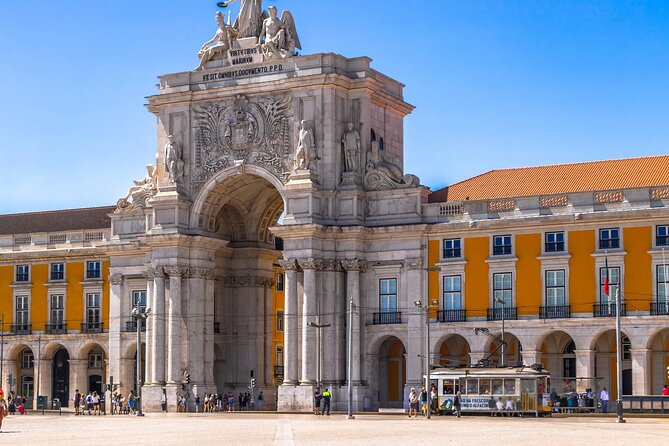 Lisbon: Fatima, Nazare, Obidos, mira de aire cave private tour - Óbidos Castle and the walled village: shopping you’ll actually enjoy