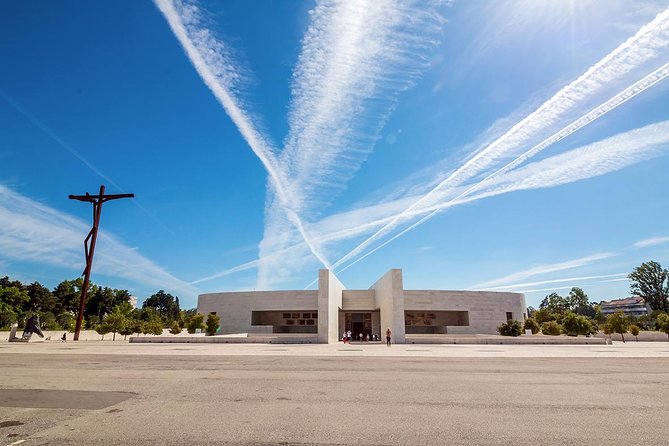 Lisbon: Fátima & The Shepherds Children Home Self-Guided Tour - Fátima Sanctuary in Your Own Time: Basilica Areas and the Apparitions Chapel