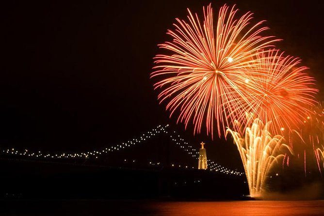 Lisbon: Fireworks, Music and Open Bar in New Year's Eve Cruise - Tagus River fireworks: why this Lisbon NYE view works