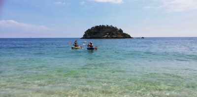 Lisbon: Full-Day Arrabida Kayak Tour with Picnic - Getting to Praia do Creiro (and why inflatable kayaks help)