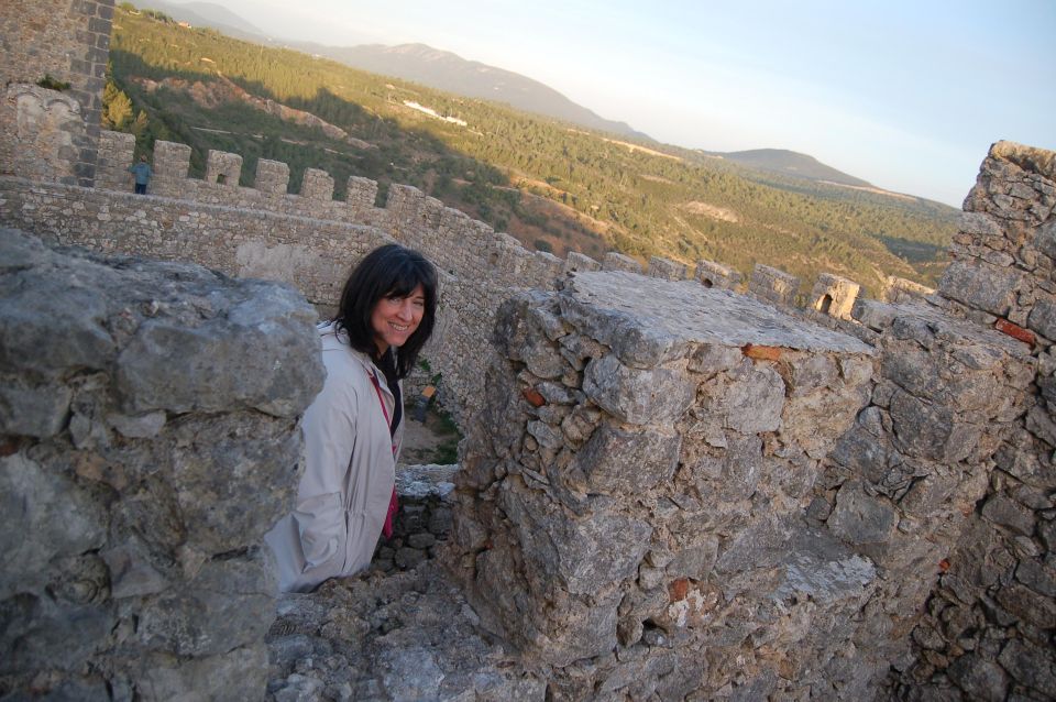 Lisbon Getaway: Private Arrábida Wine & Food Tour - Bacalhôa: art-forward winery grounds with serious tasting time