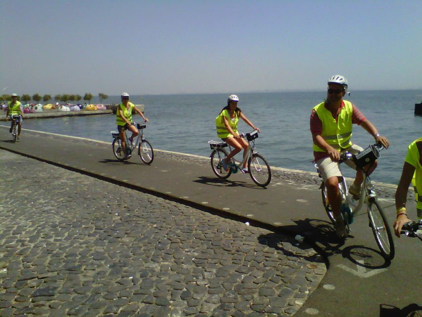 Lisbon: Go Tejo 3-Hour Electric Bike Tour - Praça do Comércio: the big central square moment