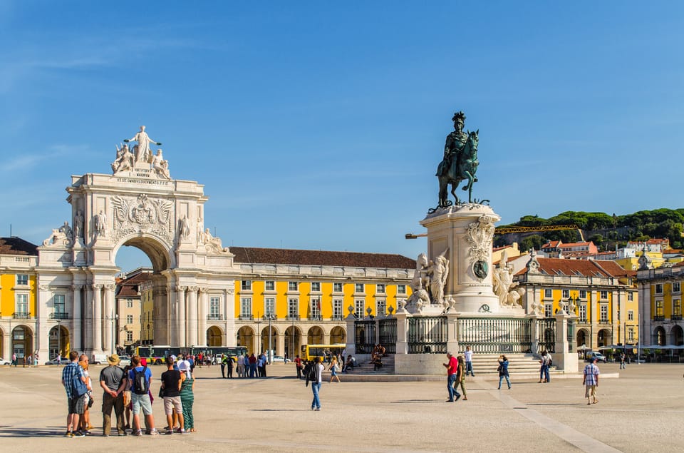 LISBON GRAND EXPERIENCE Tuktuk Tour in German - Graça Viewpoints and Alfama’s Narrow Lanes