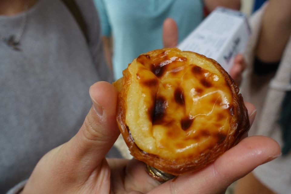 Lisbon: Guided Food and Wine Tasting Tour - Starting in Restauradores Square: setting up your appetite