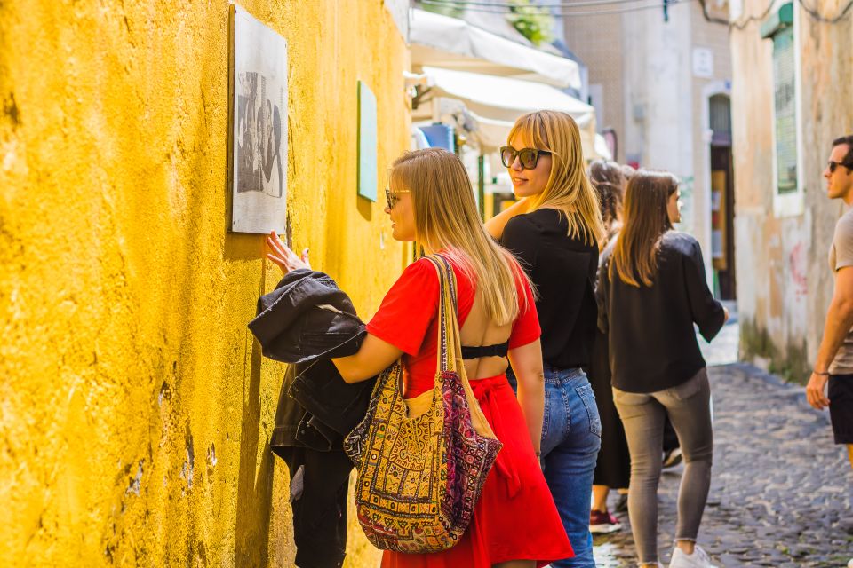 Lisbon: Guided Food and Wine Tasting Tour - A Tasquinha Canto do Fado: VIP Fado House access plus a food moment