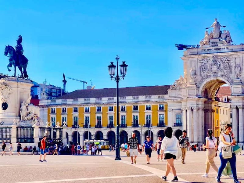 Lisbon: Guided Sightseeing Tour by Tuk Tuk - Iconic Sights With Photo-Stop Timing: Cathedral, Pantheon, and Santa Apolónia
