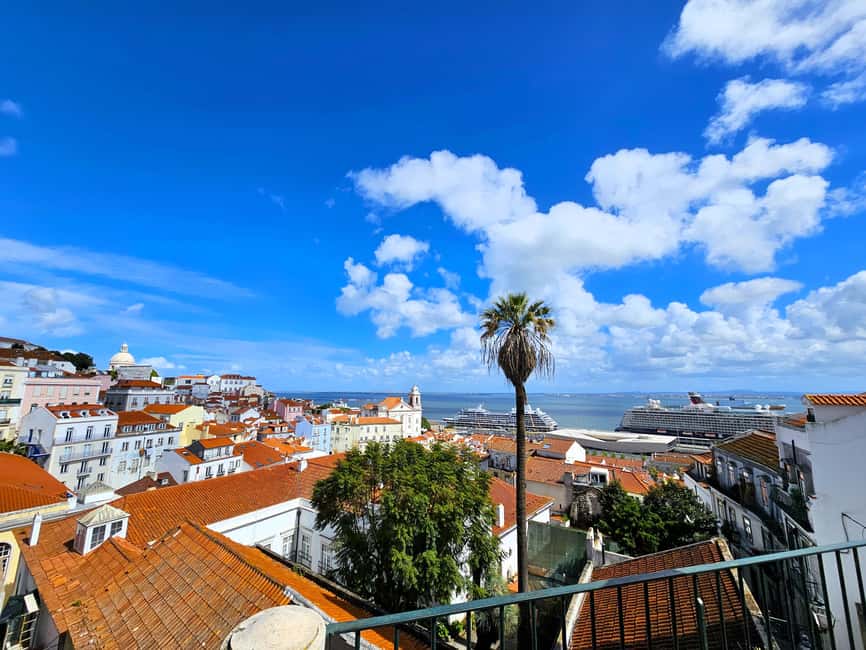 Lisbon: Guided Tuk-Tuk Tour Alfama and history - Miradouro de Santa Luzia and Portas do Sol: classic Lisbon angles