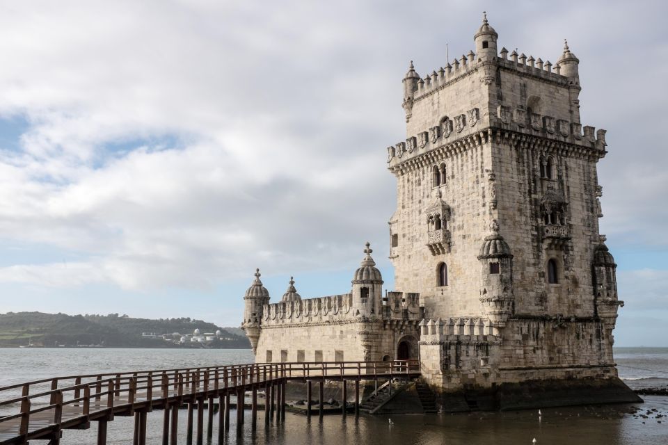 Lisbon: Half-Day City Tour - Alfama and Baixa-Chiado via Digital Walking Tour: a smart way to handle the old streets