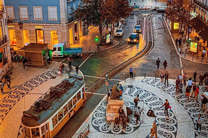 Lisbon Half Day Private Tour - Entering Lisbon Downtown: Portas do Sol and Sé Cathedral