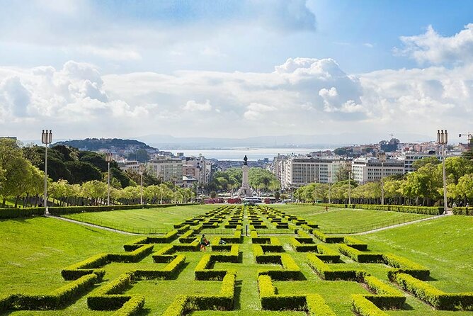Lisbon Half day tour by Private Car - Lisbon Cathedral and the medieval north city door area