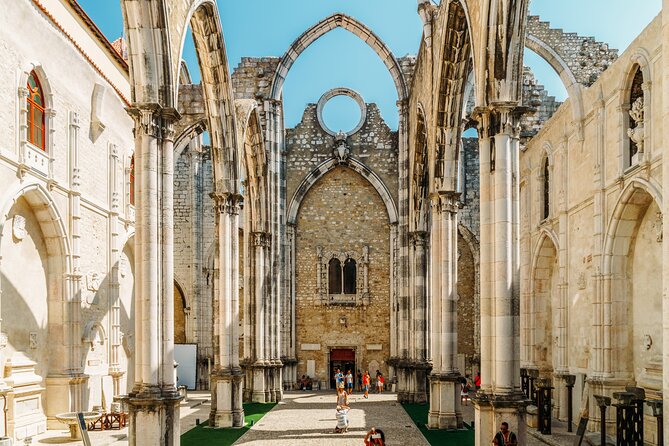 Lisbon Highlights for Newcomers Private Tour - Largo do Carmo: a shaded pause that changes the pace