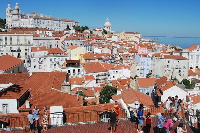 Lisbon Highlights PRIVATE Half Day Tour with a local Guide - Lisbon Cathedral: a quick stop that sets the tone