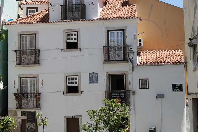 Lisbon Highlights Walking Tour - Lisbon Cathedral: 1147 origins and the scars of the past