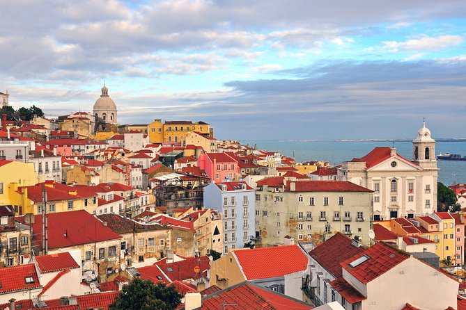 Lisbon Historical Vintage Tour: Typical Lisbon - Alfama and Sé de Lisboa: the old-town feeling in short hits