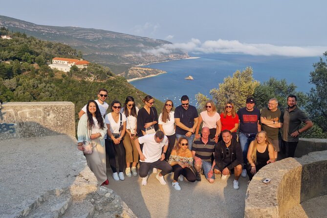 Lisbon: Jeep and Boat Adventure to Arrábida + Hotel Pick-Up - Sesimbra Castle: a short medieval viewpoint stop
