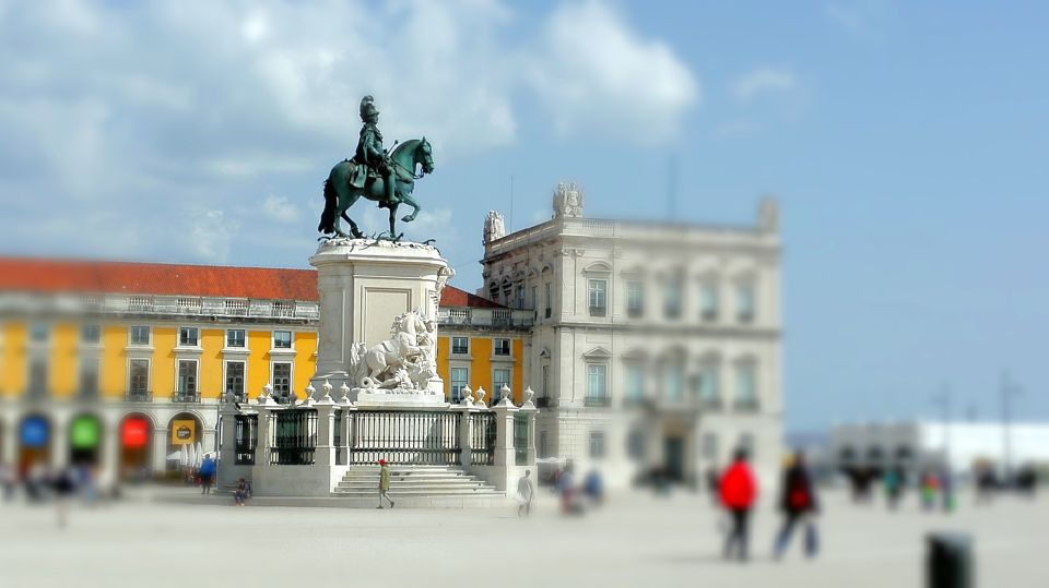Lisbon: Layover Tour with Airport Pickup and Drop-Off - Santa Justa and viewpoints: the best way to squeeze photos into 4 hours