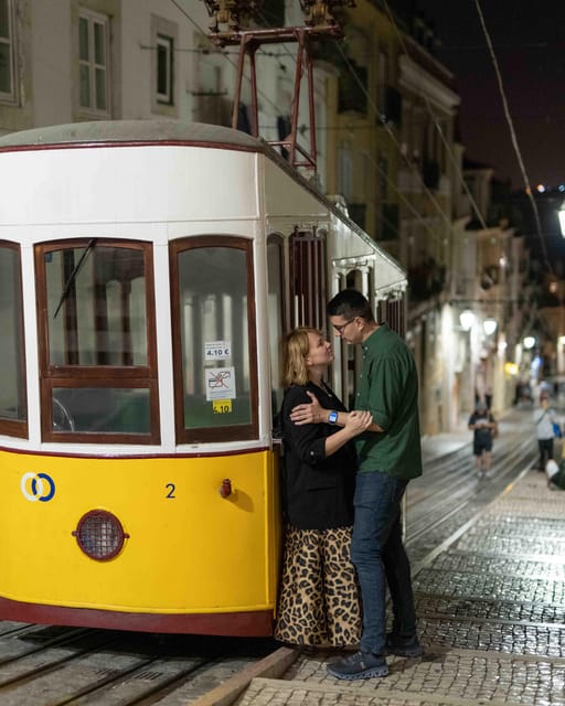 Lisbon lights: A Cinematic Photoshoot at night - How a 1-hour Lisbon night session is paced (so it doesn’t feel rushed)