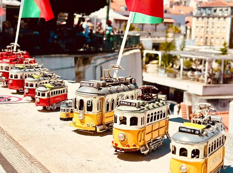 Lisbon: LISBON STORY TOUR BY TUK TUK - Lisbon Cathedral stop: a fast landmark with a guided visit
