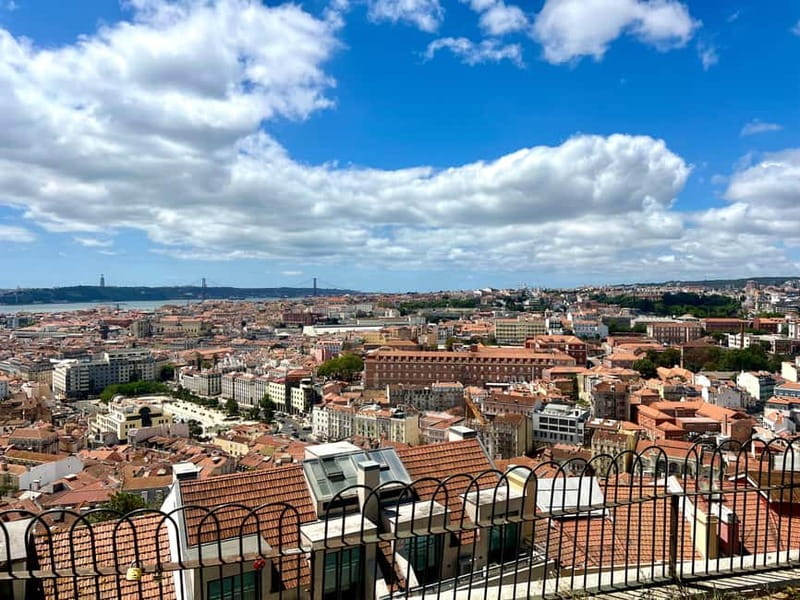 Lisbon: LISBON STORY TOUR BY TUK TUK - Graça Historic District: the neighborhood feel between big sights