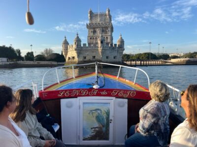 Lisbon: Live Guided Traditional Boat Sightseeing Cruise Tour - Meeting at Doca do Bom Sucesso and settling in