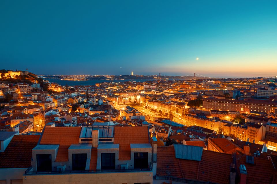 Lisbon: Luxury Fado Tour with Dinner included - Night panoramas from a luxury car, not the crowded shuffle