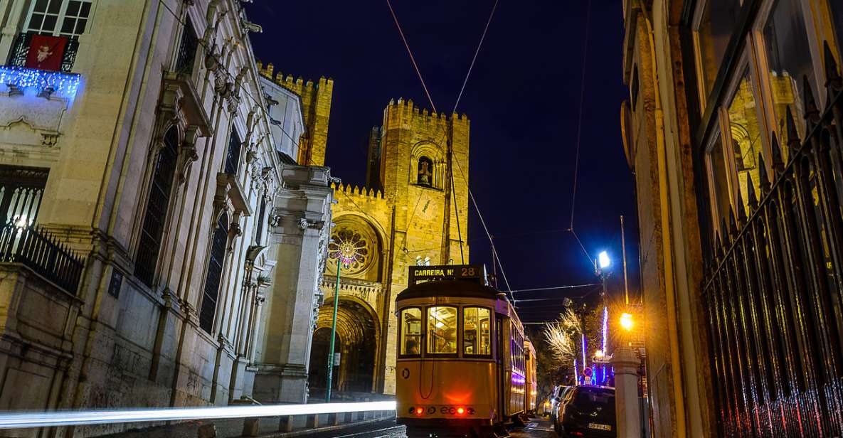 Lisbon: Luxury Fado Tour with Dinner included - Dinner with drinks: Portuguese specialties, not just a quick meal
