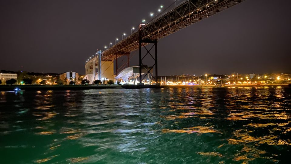 Lisbon: Luxury Sailboat Cruise at Night - Photo-stop plan: Belém’s monuments from the river