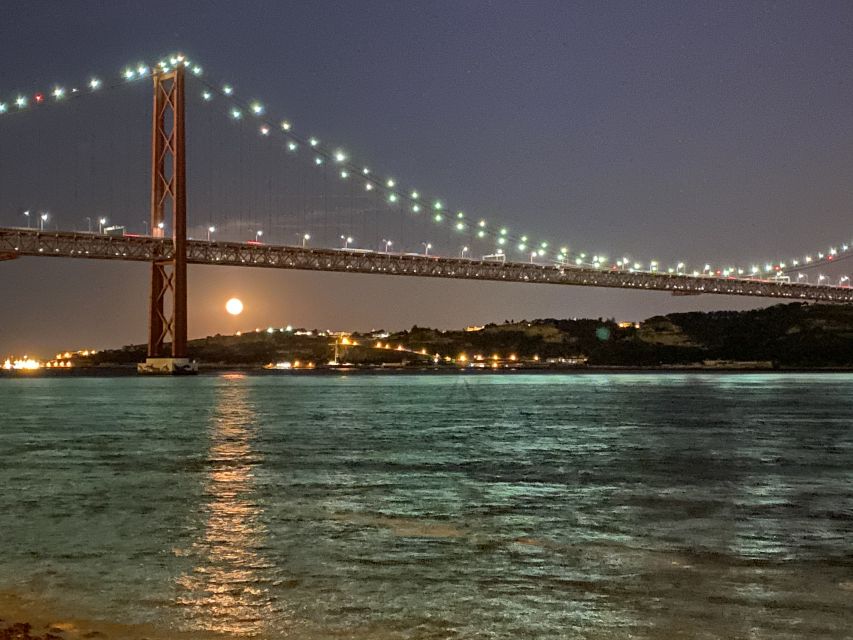 Lisbon: Luxury Sailboat Cruise at Night - Who this cruise is perfect for