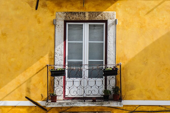 Lisbon Medieval Hills Private Tour on Tuk-Tuk - Miradouro da Senhora do Monte: the star stop that buses can’t reach