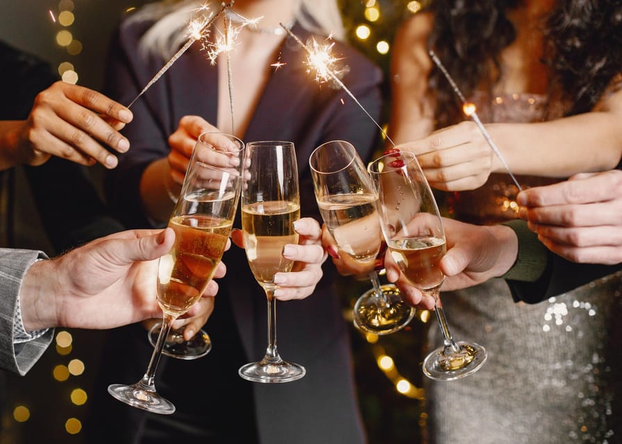 Lisbon: New Year's Cruise with DJ, Open Bar, Snacks and Wine - Inside the Dom João: the feel of a small New Year’s party