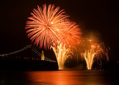 Lisbon: New Year's Cruise with DJ, Open Bar, Snacks and Wine - The 3-hour schedule: what happens during the cruise window