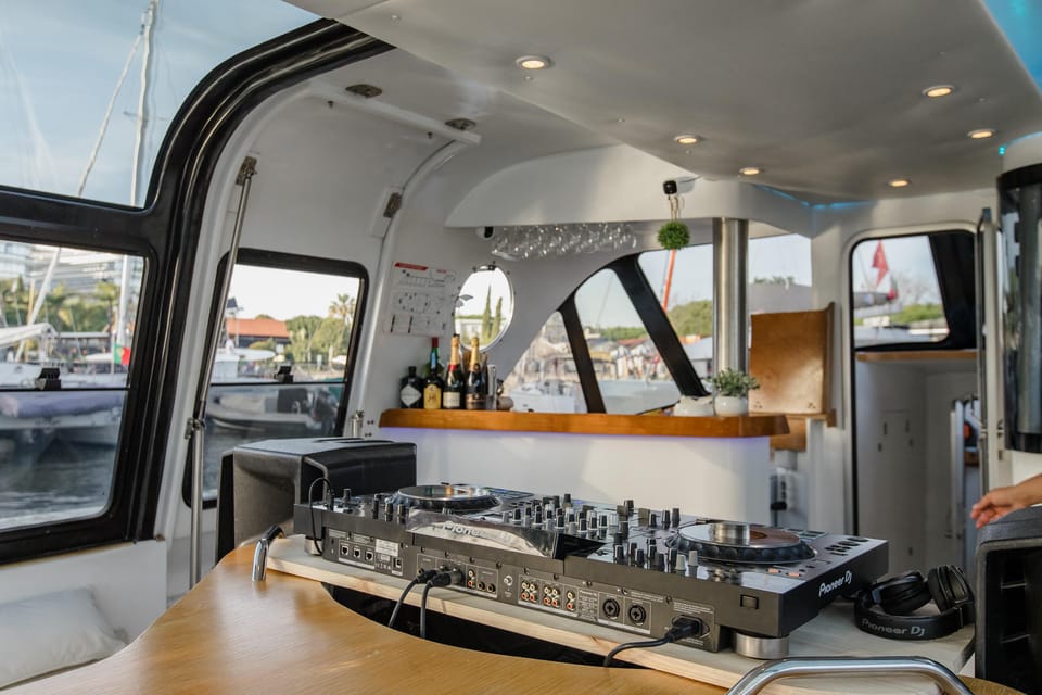 Lisbon: New Year's Cruise with DJ, Open Bar, Snacks and Wine - Premium open bar: what “all inclusive” covers here