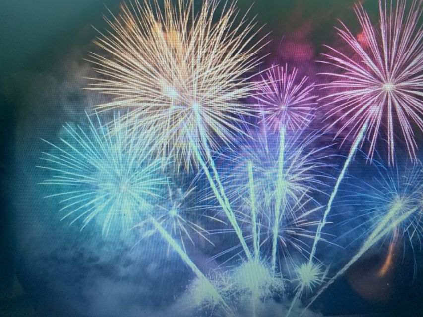 Lisbon: New Year's Eve Fireworks Sail Boat Tour - Small-Group Comfort: Crew Energy You Can Feel