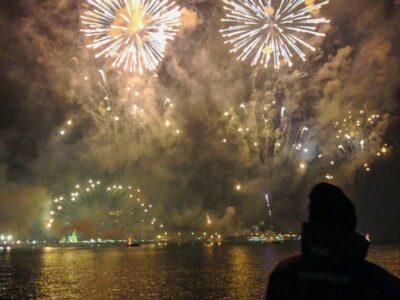 Lisbon: New Year’s Eve Fireworks Tagus River Sailing Cruise - Getting on board at Doca do Bom Sucesso (and where to stand)
