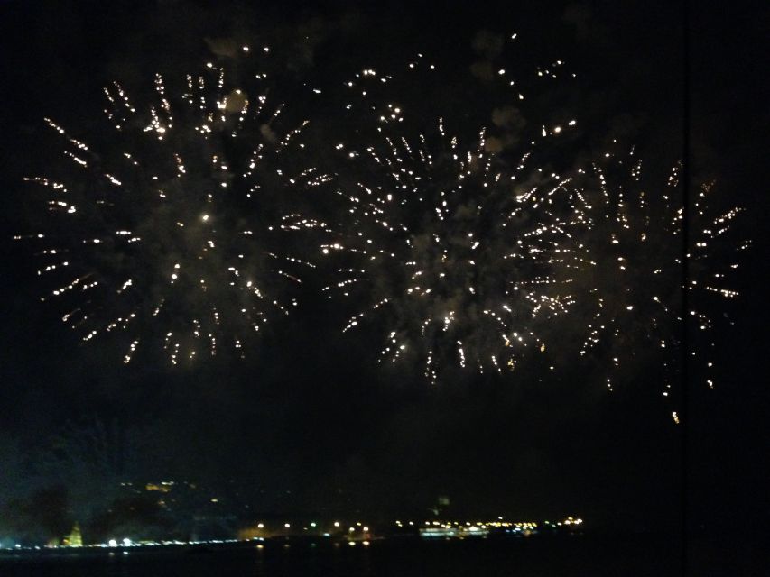Lisbon: New Year’s Eve Fireworks Tagus River Sailing Cruise - Cold-weather reality on a sailboat (and how to handle it)