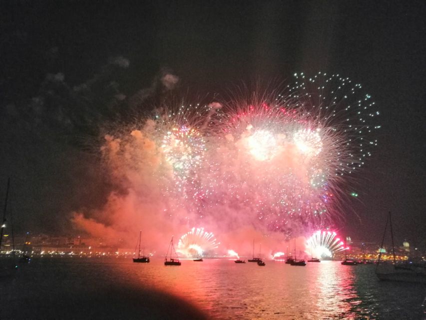 Lisbon: New Year's Eve Tagus River Cruise with Open Bar - Sailing Past Lisbon’s Night-Lit Monuments