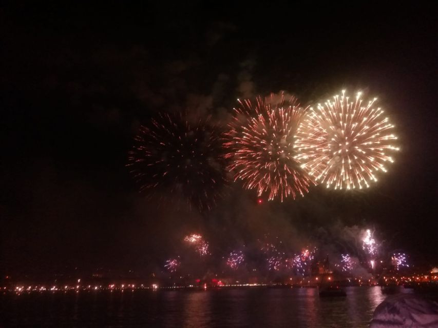 Lisbon: New Year's Eve Tagus River Cruise with Open Bar - Weather, Cold Deck Time, and How to Dress Smart