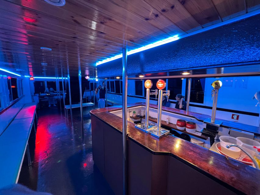 Lisbon: New Year's Eve with Live Dj Fireworks and Open Bar - New Year’s on the Tagus: why the boat beats the sidewalk