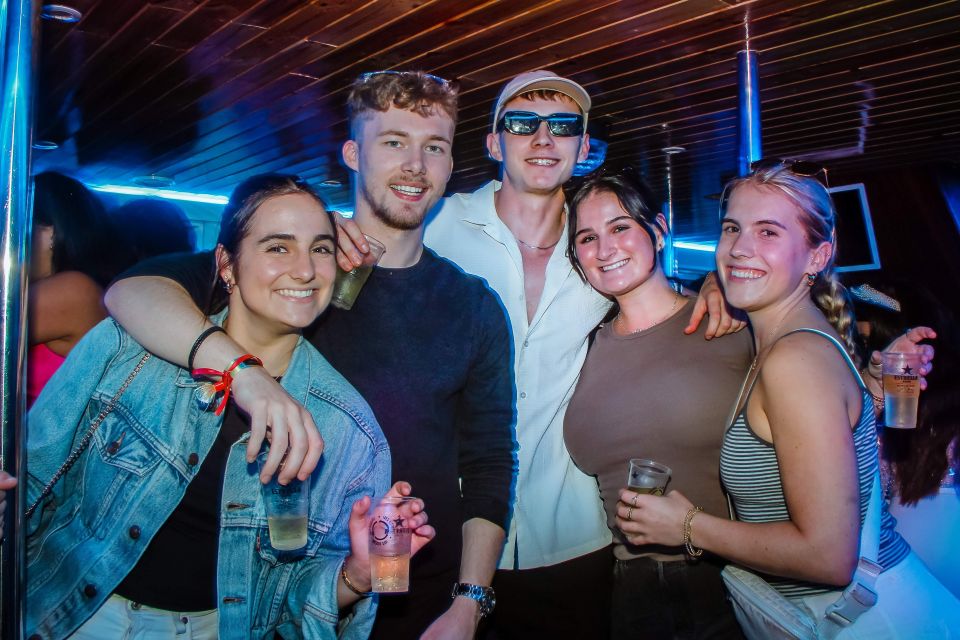 Lisbon: New Year's Eve with Live Dj Fireworks and Open Bar - Drinks and bites: what the open bar really gets you