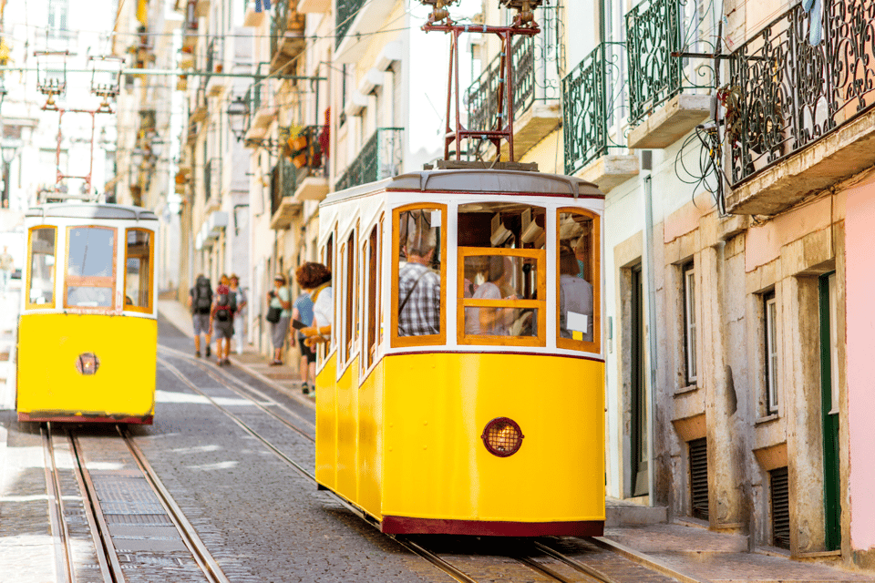 Lisbon on foot: From the hills to the river - Dutch guide - Key highlights to look forward to