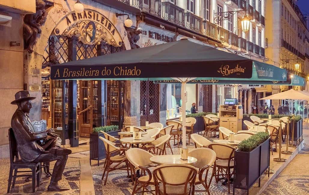 Lisbon on foot: From the hills to the river - Dutch guide - A short walk that covers big Lisbon energy