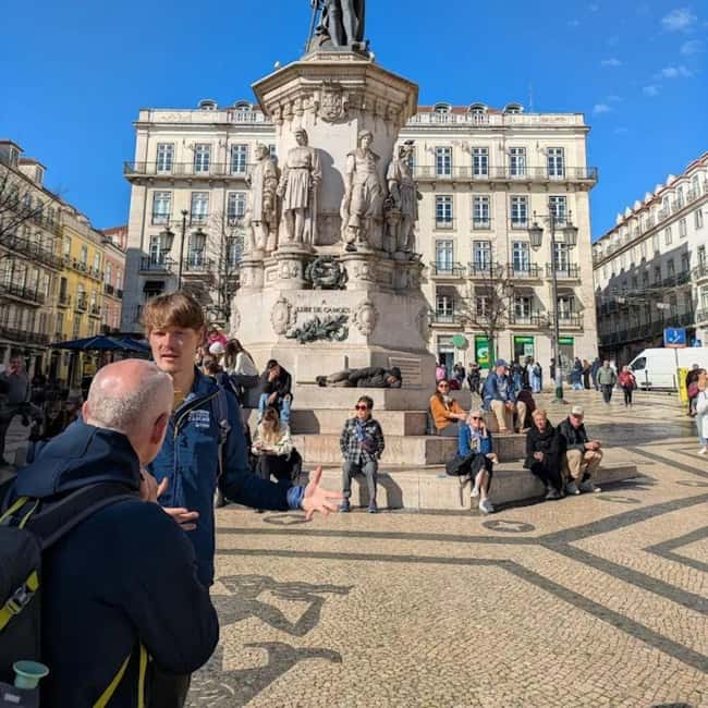 Lisbon on foot: From the hills to the river - Dutch guide - Meeting in the São Pedro de Alcântara viewpoints
