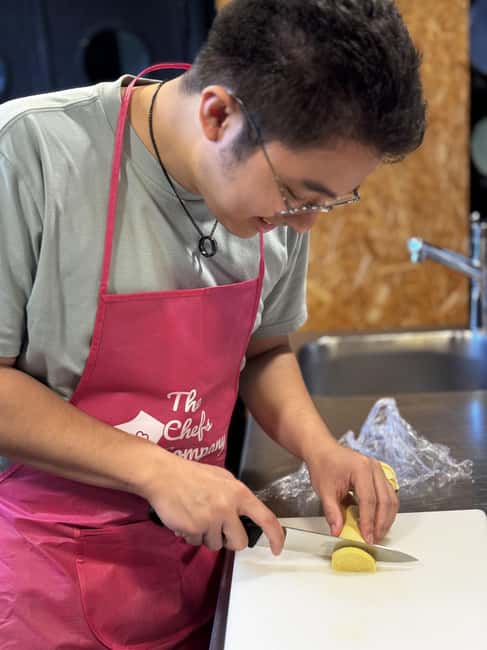 Lisbon: Pastel de Natal Pastry Class - Rolling up your sleeves: making the flaky pastry