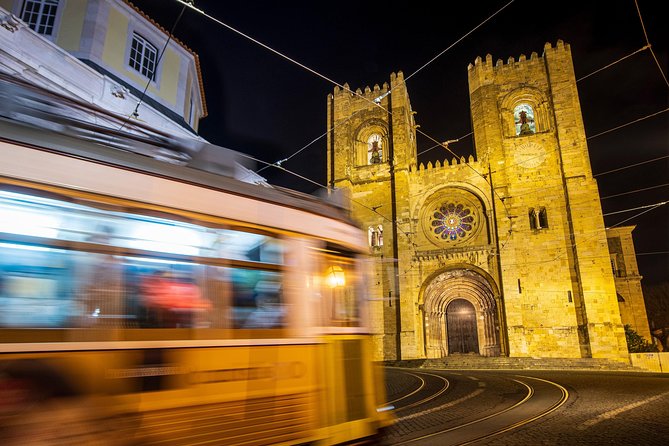 Lisbon Photography Masterclass - Private Photography Lesson - Portas do Sol: a quick shift from streets to a city-wide view