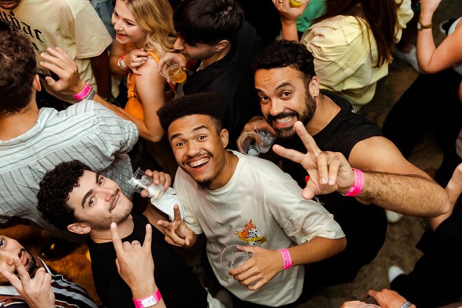 Lisbon Pink Street Pubcrawl: 1h Open Bar, Shots,VIP Club Entry - Dress Code and Small Rules That Save You Hassle