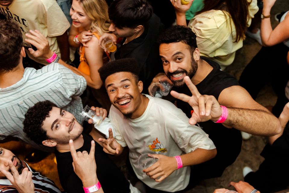 Lisbon PinkStreet Pubcrawl: 1hOpen Bar, Shots,VIP Club Entry - The people factor: meeting others without forcing it