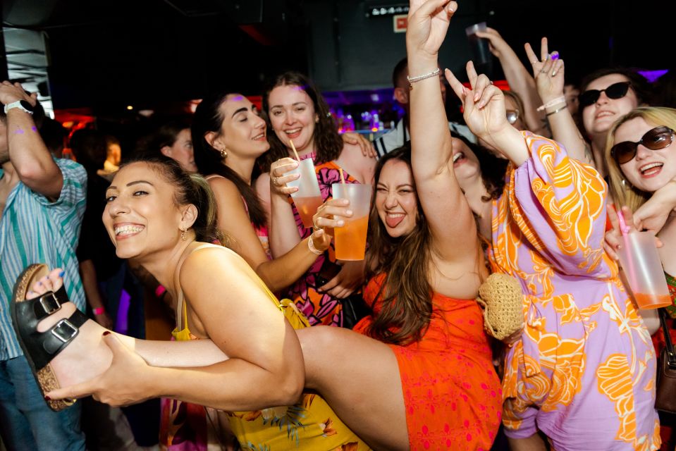 Lisbon Premium Pubcrawl: 1h Open Bar, Shots, VIP Club Entry - Dress Code and Night Readiness (Closed Shoes Matter)